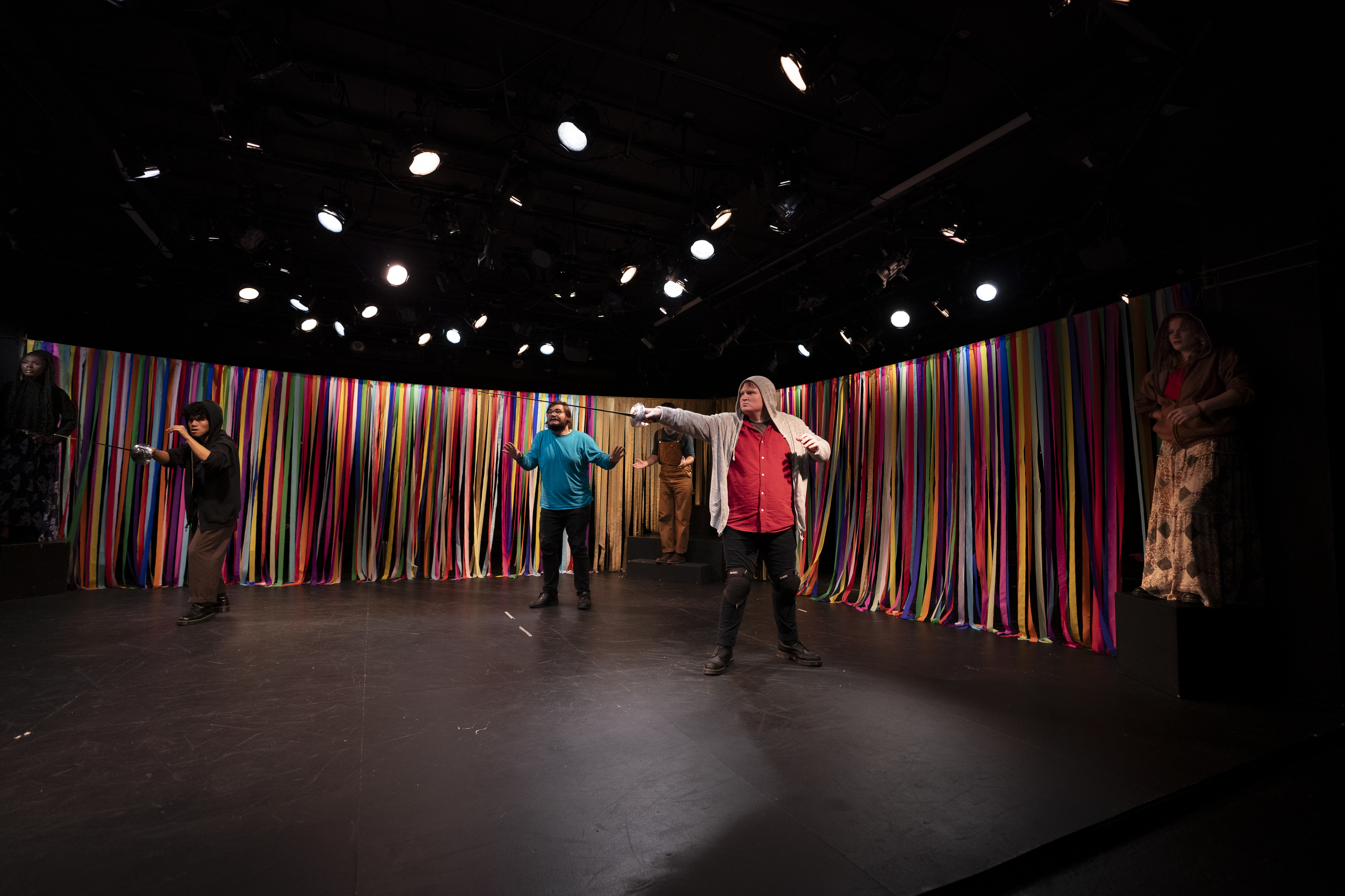 Andrew Brown playing Baco and Jhon Govaere playing Teseo pointing swords in in "Love is the Greater Labyrinth"